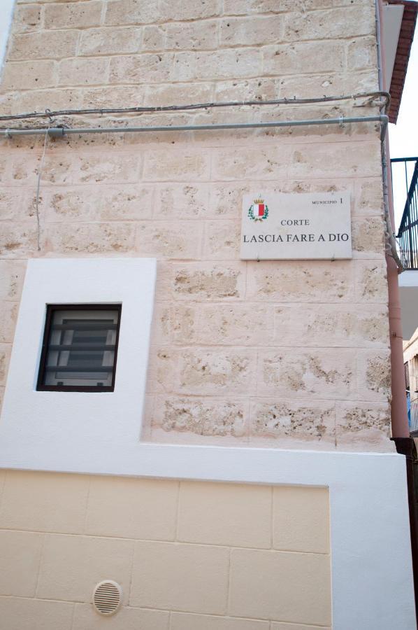 Just Here Apartments - Lascia Fare A Dio Бари Экстерьер фото